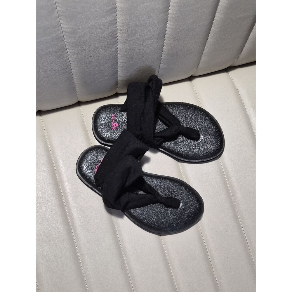 Sanuk Women’s Black Fabric Toe-Post Sandals